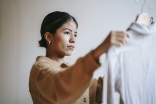 Фото к: Как удалить следы от жвачки с одежды: способы, которые точно помогут