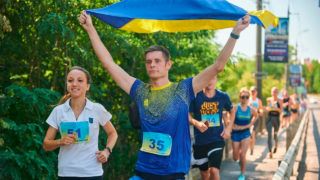 Біжу за Азовсталь - спортивний флешмоб на підтримку азовців у Києві
