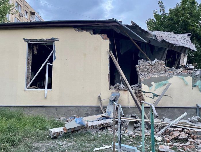 120 прильотів і троє загиблих. Росіяни потужно вдарили Градами по Нікополю Фото 3 до: Обстріл Нікополя 11 серпня 2022: що відомо і фото руйнувань