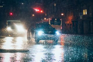 Як безпечно їздити в зливу - поради досвідченого автомобіліста