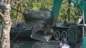 Демонтація танку в Нарві