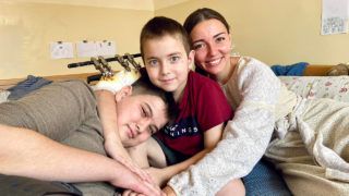 історія двох братиків, які втратили батьків