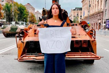 Джамала повернулась у Київ і закликала звільнити бійців Азову