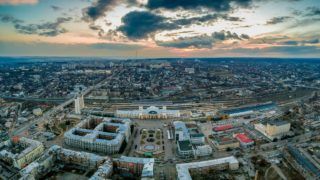 Город не сломать, кто сунется — живым не выйдет. Как проходит День Независимости в Харькове и какие последствия обстрелов