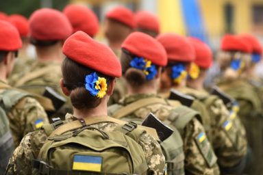 Як жінці підготуватися до армії