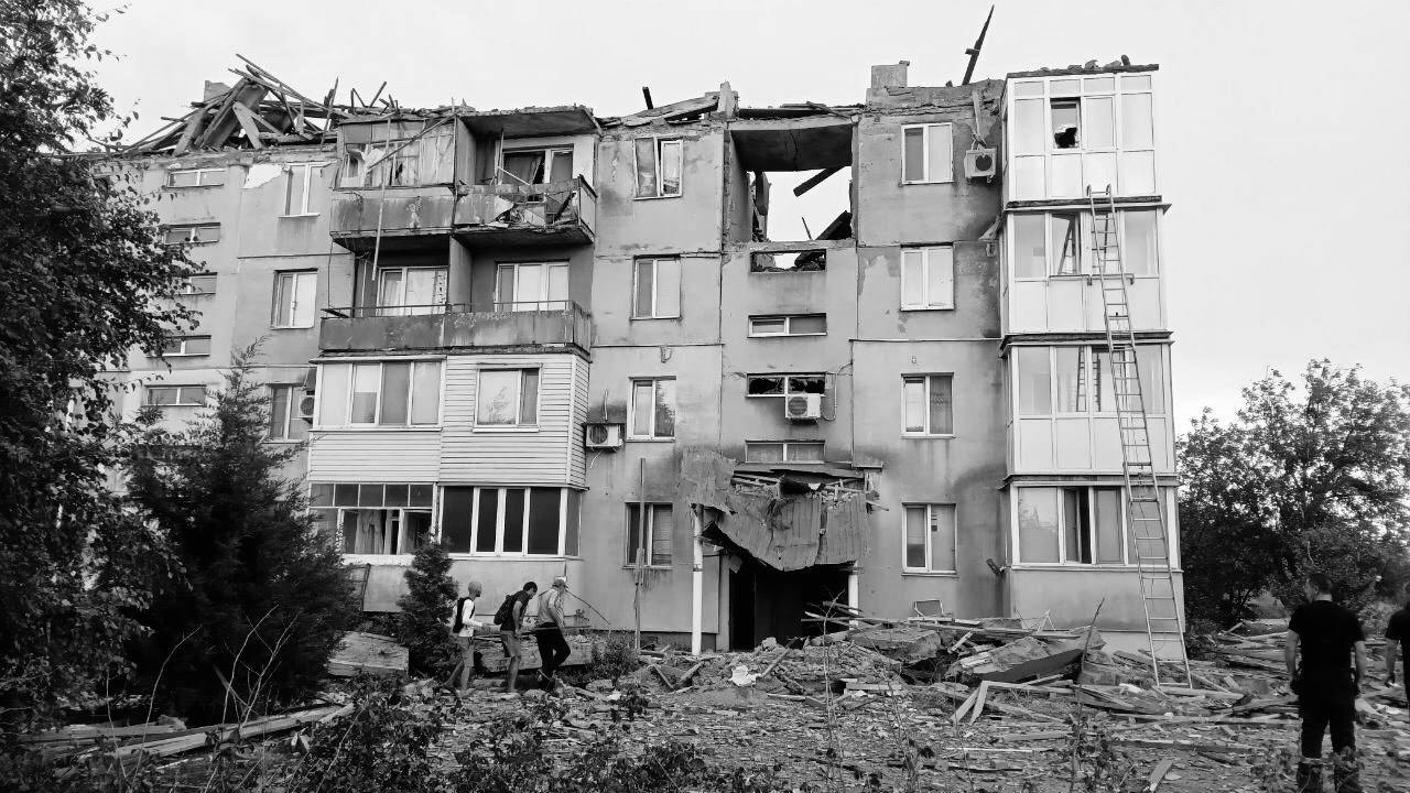 Погибла мать с двумя детьми и еще два человека. Россияне ударили по жилым домам в оккупированной Каменке