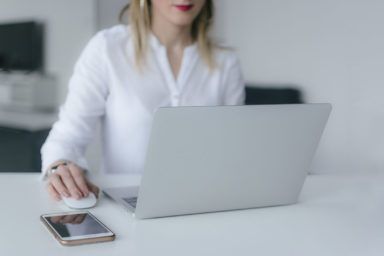 Допомога українцям 18 000 грн від Vidnova Fellowship: хто та як може отримати