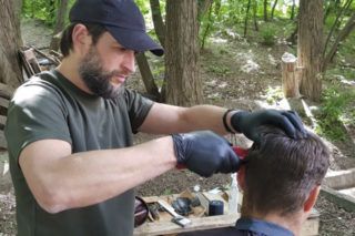 Макс Нестеров: історія перукаря, який щодня стриже військових
