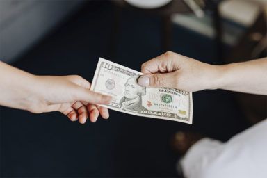 Курс долара в Україні: як зросте до кінця 2022 року