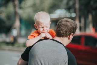 Дитяча істерика - чому трапляється та як її приборкати