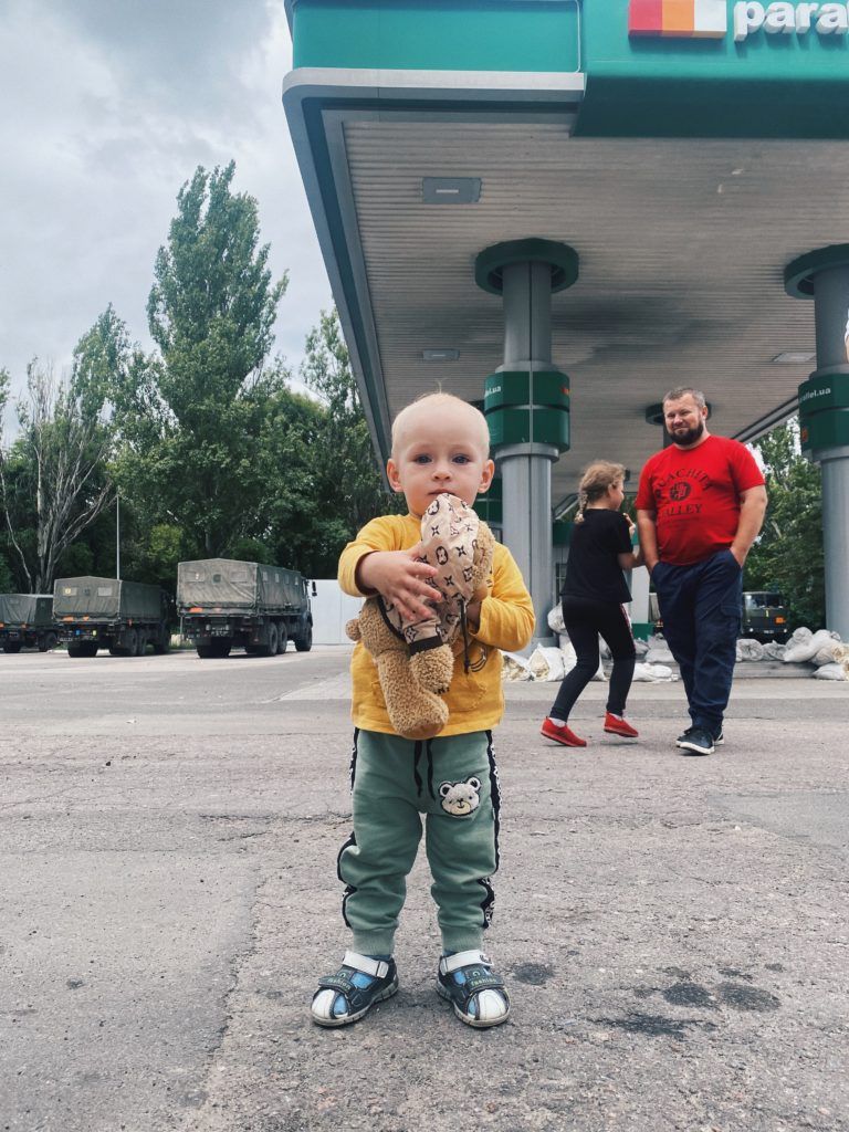 Фото 1 до: Музикант з Дніпра евакуює людей з Донеччини: куди звернутися по допомогу