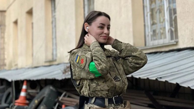 Це талісман, який оберігають: як насправді чоловіки ставляться до жінок в армії