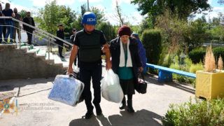 Евакуація з Оріхова - влада закликає людей негайно евакуюватись