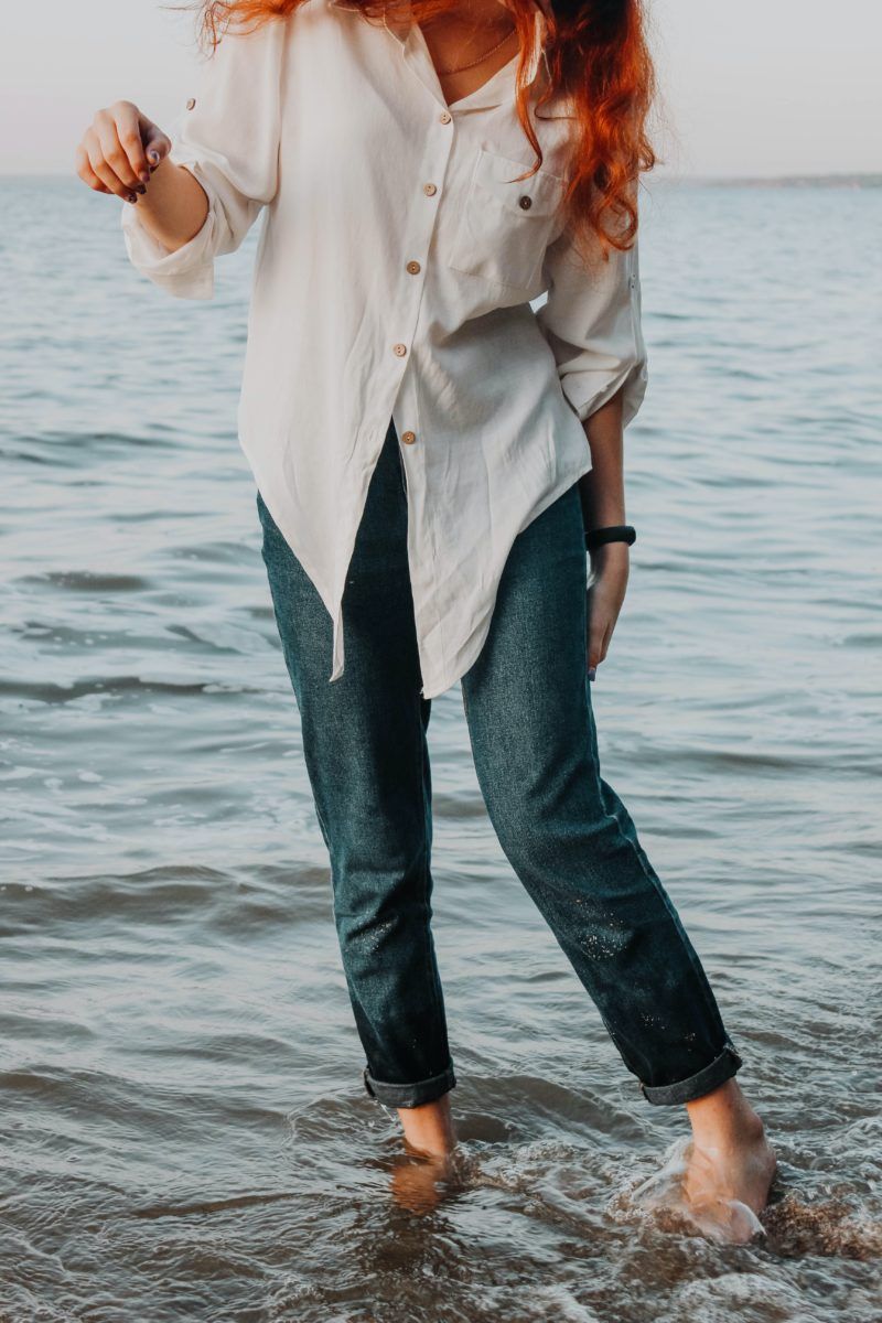 Фото к: Как вывести пятна с белой одежды с помощью моющего средства