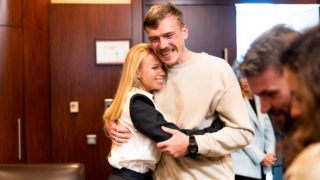 Командири з Азовсталі нарешті зустрілися з рідними