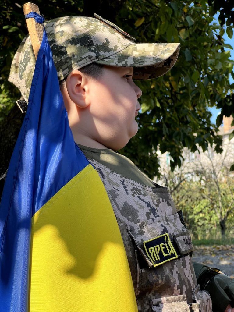 Фото 1 до: Історія семирічного Артема, який підіймає бойовий дух військових