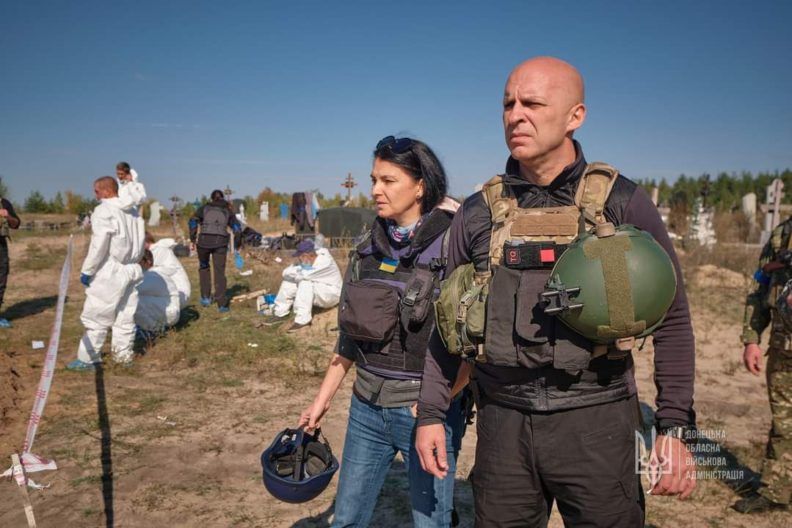 Массовые захоронения и братская могила — в Лимане начали эксгумацию сотен жертв оккупации Фото 5 к: Массовые захоронения в Лимане: эксгумация тел жертв войны