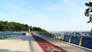 Міст Кличка в Києві встояв після прильоту: відео