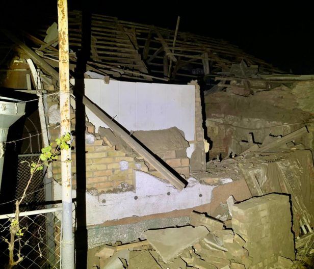 Фото 4 к: Последствия обстрелов в Никополе: фото и видео