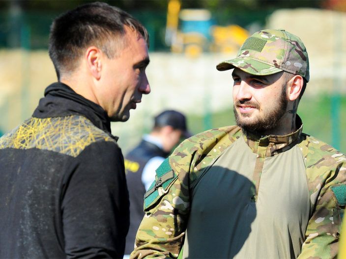 Фото до: Григорій Козловський надає базу футбольного клубу Рух для реабілітації військових
