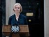 Лиз Трасс ушла в отставку, а Джонсон собрал поддержку — что происходит в Великобритании