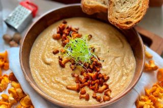 Як приготувати грибний крем-суп з лисичок — рецепт Яни Станішевської