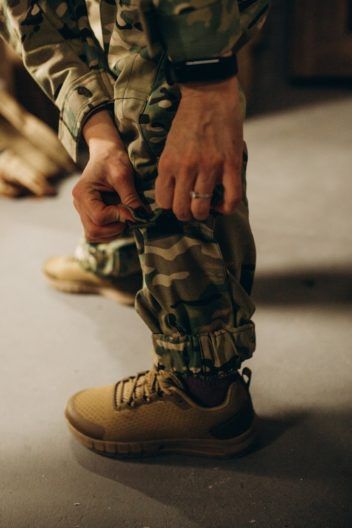 Фото 3 к: Землячки запустили пошив женской военной формы