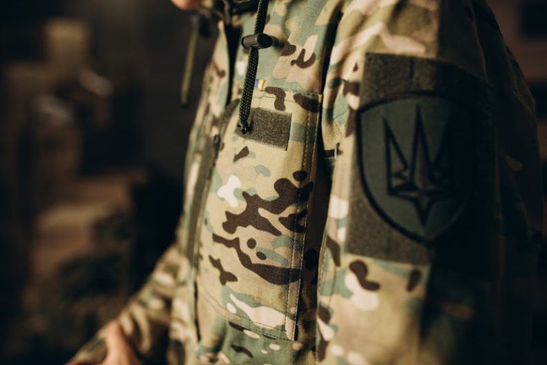 Фото 1 к: Землячки запустили пошив женской военной формы