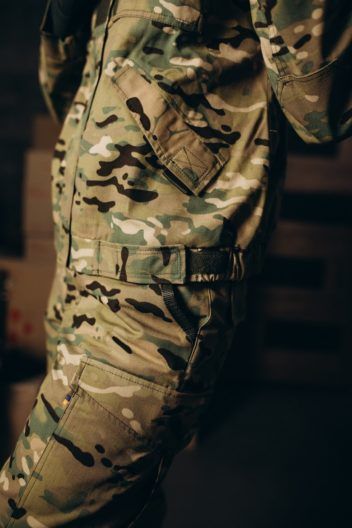 Фото 2 к: Землячки запустили пошив женской военной формы