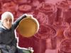 Не могу помочь защитникам физически, но могу согреть их в окопах — как волонтер с инвалидностью делает окопные свечи