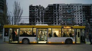 Місто-примара: переселенці з Маріуполя розповіли, що від нього залишилось