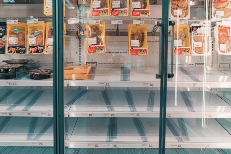 Как не купить испорченные продукты