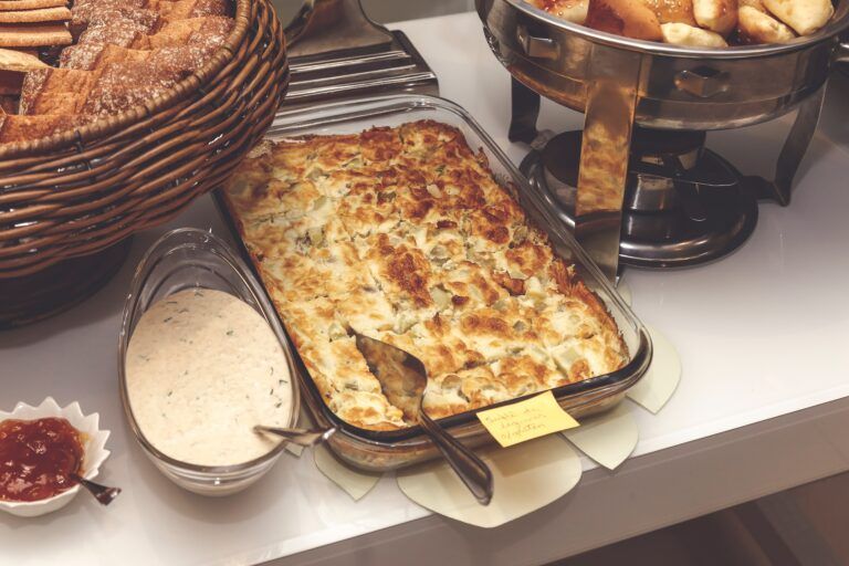Мясо по-французски с ананасами