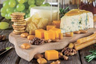 Як правильно зберігати сир - у холодильнику та без нього
