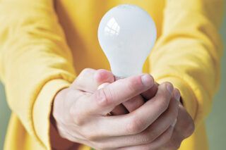 З 1 січня в Україні розпочнеться обмін старих лампочок на LED-лампи: як це працюватиме