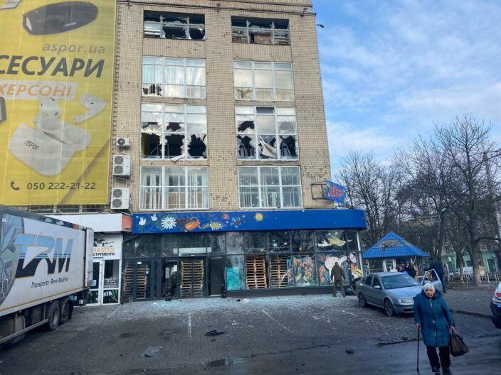 Жестокий обстрел Херсона 24 декабря: уже известно о семи погибших и десятках раненых