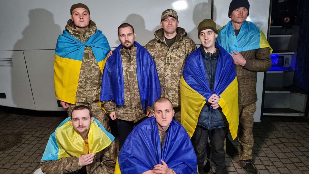 Додому повернулися кілька захисників острова Зміїний
