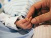 “Как общаться с родителями, которые пережили смерть ребенка и чем им можно помочь”