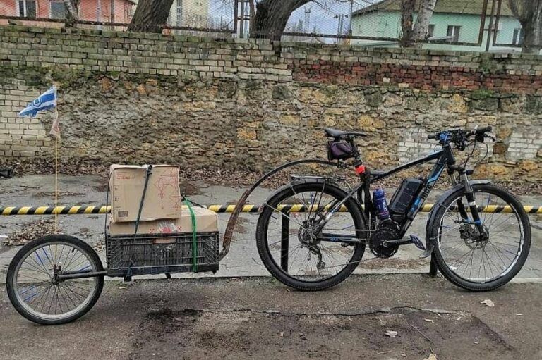 Фото 2 к: Иван Алексеев: история веловолонтеров из Херсона