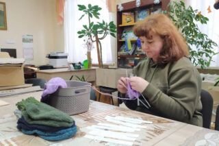 Оксана Павленко: історія жительки сум, що в’яже шкарпетки для військових