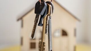 Військовий з Черкаської області обміняє будинок на автівки для ЗСУ