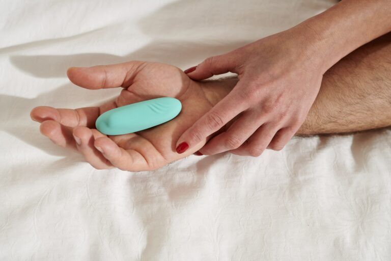 Фото до: Секс-іграшки після початку сексуального життя: роль у житті жінок та чоловіків