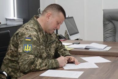 Валерій Залужний отримав у спадок 1 млн доларів та передав його на армію