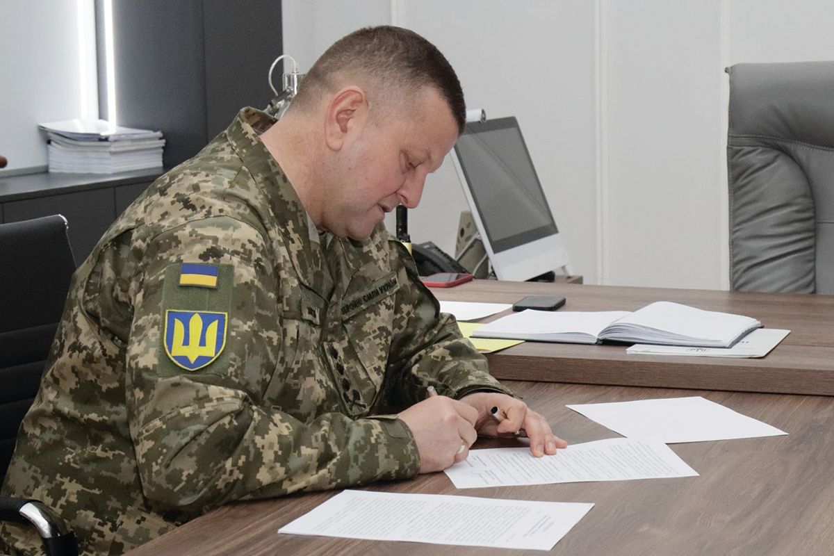 Валерій Залужний отримав у спадок 1 млн доларів та передав його на армію