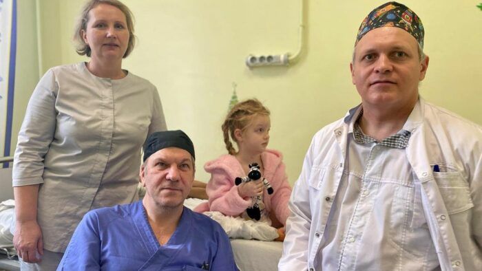 Семь операций назад. История маленькой Алисы из Херсона, которая из-за оккупантов потеряла зрение на один глаз