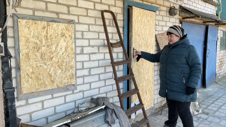 Родина Комарницьких мешкає в підвалі 11 місяців