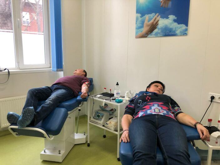 Червоне — то любов: в Одессе влюбленные пары сдали кровь ко Дню Святого Валентина Фото 4 к: В Одессе влюбленные сдали кровь ко Дню Святого Валентина