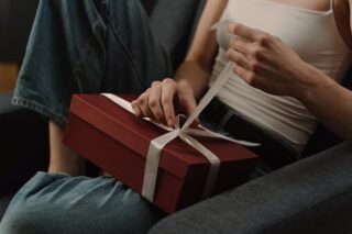 Що подарувати на 8 березня: ідеї подарунків, яким буде рада кожна