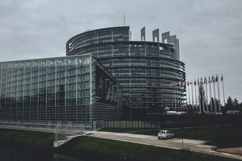 Європарламент прийняв резолюцію із закликом надати Україні винищувачі: що відомо