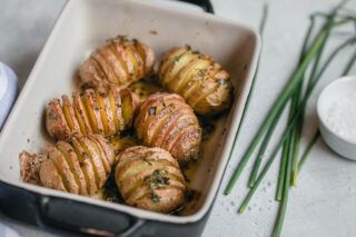 Рецепт запеченої картоплі з салом
